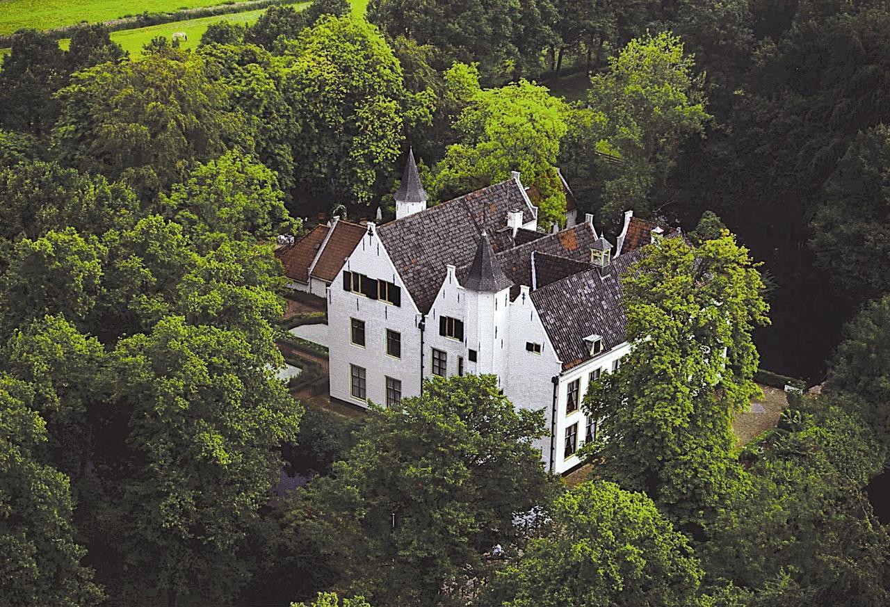 Bed and Breakfast Het Kasteel Van Rhoon Het Koetshuys Exterior foto