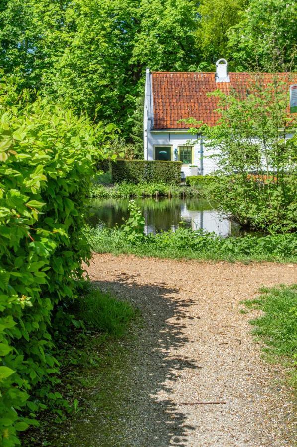 Bed and Breakfast Het Kasteel Van Rhoon Het Koetshuys Exterior foto